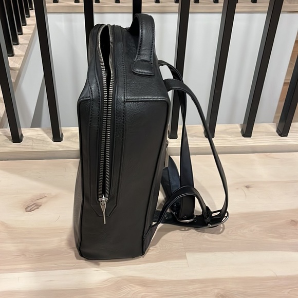 Matt & Nat Backpack - Picture 4 of 5